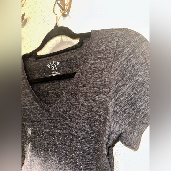 Sacramento California Graphic Tee V Neck Light Weight Form Fitting Size Small - Picture 4 of 6